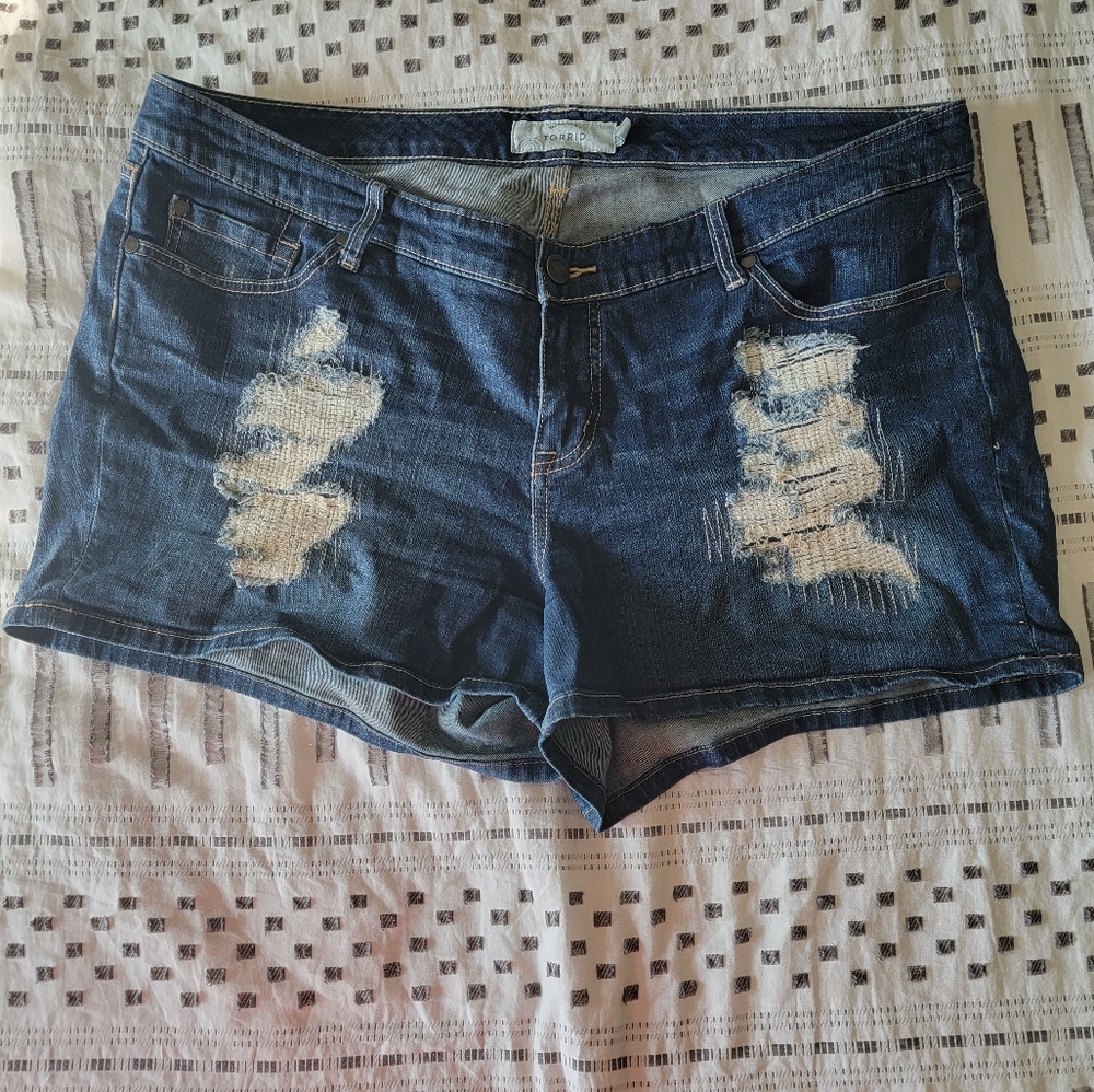 Size 20 Torrid distressed shorts